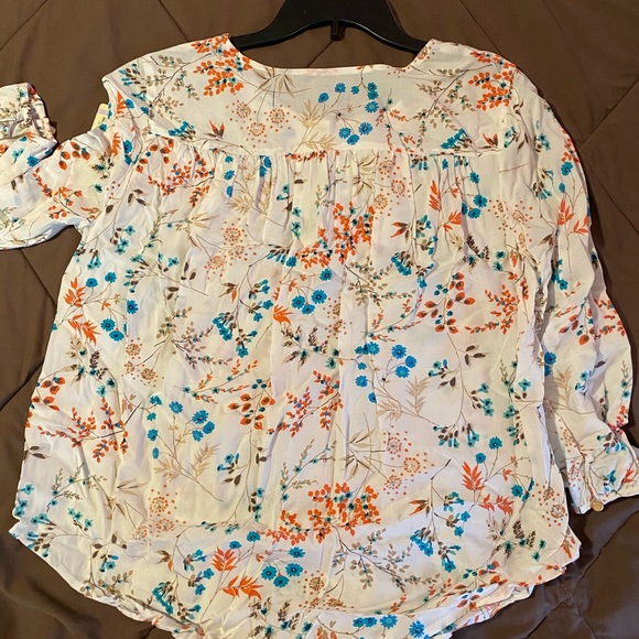 St. John’s Bay floral blouse Petite large NWT - Picture 3 of 3